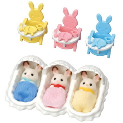 Calico Critters Triplets Care Set by Epoch Everlasting Play